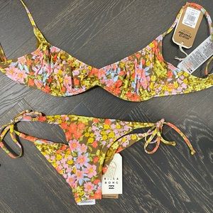 Billabong Swimsuit Top - Size M